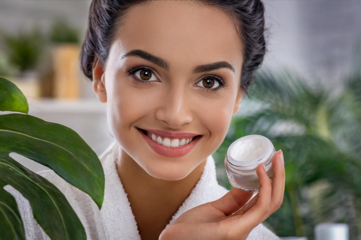 Czym różni się baza silikonowa od wodnej? Którą wybrać do swojej cery?